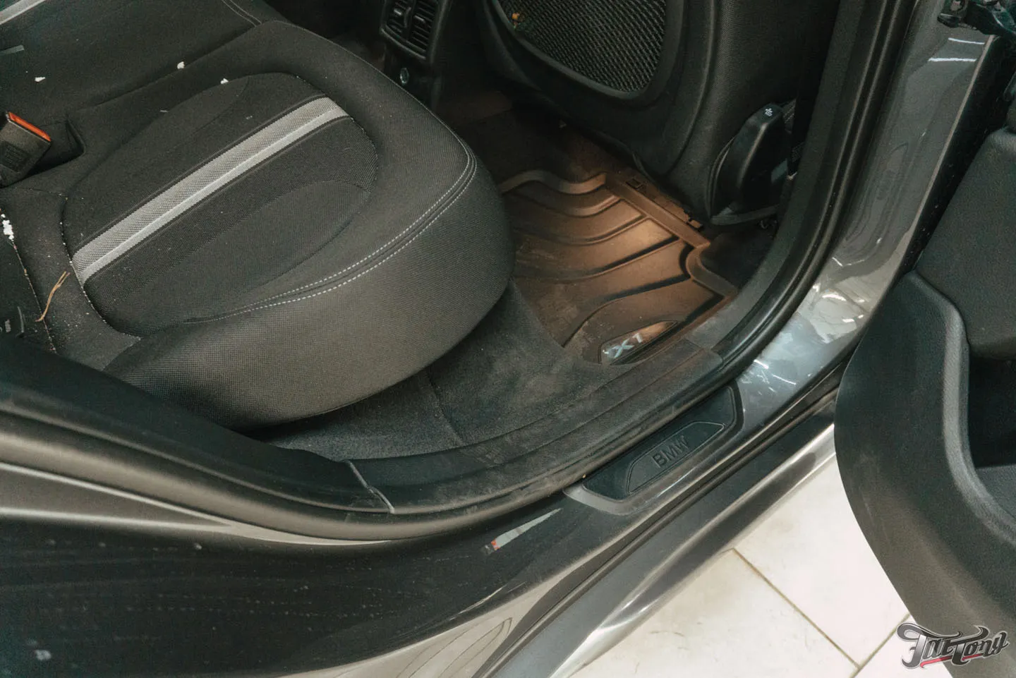 Химчистка салона и мойка подкапотного пространства BMW X1